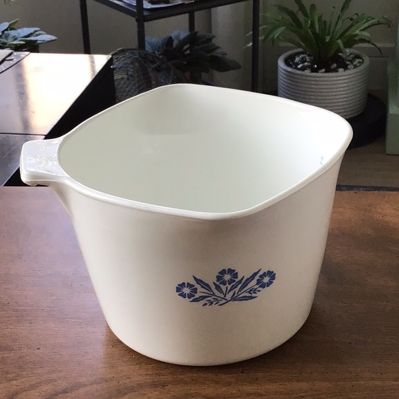 Vintage Corning Ware Blue Cornflower sauce maker or measuring bowl. - Picture 9 of 9